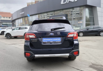 Подержанный автомобиль Subaru Outback Wagon 2015 года (5 фото)