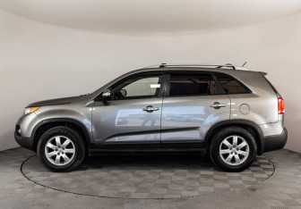 Подержанный автомобиль Kia Sorento 2011 года (8 фото)