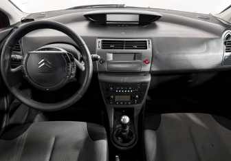Подержанный автомобиль Citroen C4 Hatchback 2010 года (15 фото)