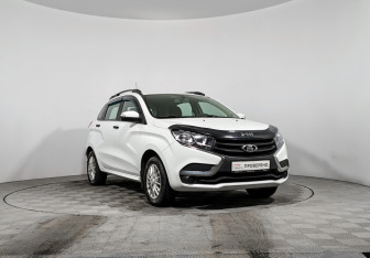 Подержанный автомобиль LADA (ВАЗ) XRAY 2017 года (3 фото)