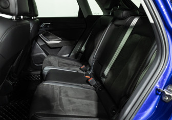 Подержанный автомобиль Audi Q3 2020 года (10 фото)