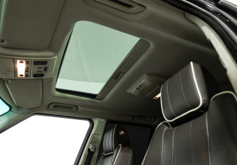 Подержанный автомобиль Land Rover Range Rover 2012 года (20 фото)