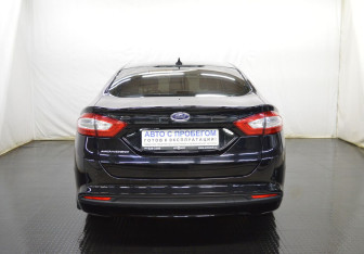 Подержанный автомобиль Ford Mondeo Sedan 2018 года (6 фото)