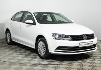 Подержанный автомобиль Volkswagen Jetta Sedan 2017 года (3 фото)