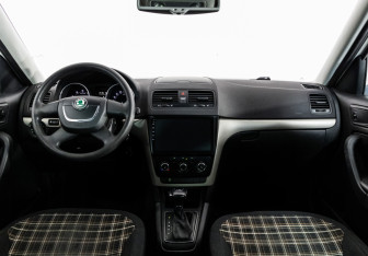 Подержанный автомобиль Skoda Yeti 2012 года (10 фото)