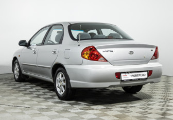 Подержанный автомобиль Kia Spectra Sedan 2007 года (7 фото)
