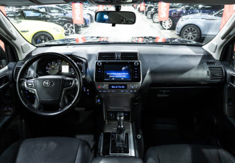Подержанный автомобиль Toyota Land Cruiser Prado 2018 года (14 фото)