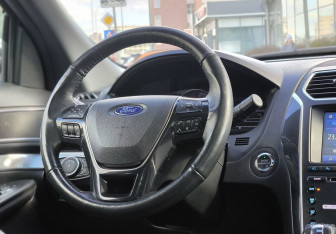 Подержанный автомобиль Ford Explorer 2018 года (20 фото)