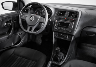 Подержанный автомобиль Volkswagen Polo Sedan 2018 года (8 фото)