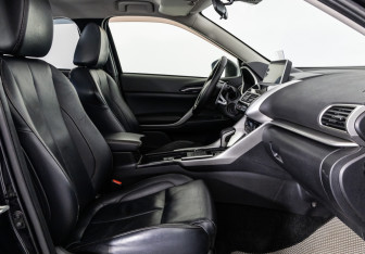 Подержанный автомобиль Mitsubishi Eclipse Cross 2018 года (22 фото)