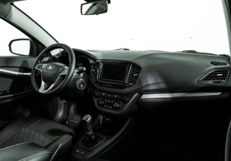Подержанный автомобиль LADA (ВАЗ) Vesta Wagon 2019 года (9 фото)
