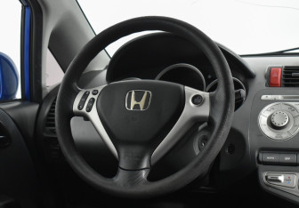 Подержанный автомобиль Honda Jazz 2008 года (14 фото)