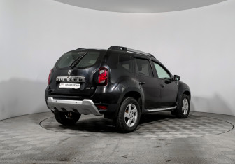 Подержанный автомобиль Renault Duster 2016 года (5 фото)