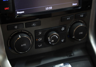 Подержанный автомобиль Opel Antara 2014 года (18 фото)