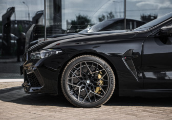 Подержанный автомобиль BMW M8 Coupe 2023 года (10 фото)