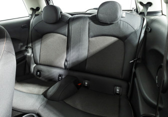 Подержанный автомобиль MINI Hatch 2021 года (10 фото)