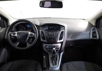 Подержанный автомобиль Ford Focus Hatchback 2012 года (8 фото)
