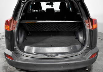 Подержанный автомобиль Toyota RAV4 2014 года (12 фото)