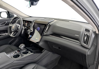 Новый Hongqi HS3 2025 (9 фото)