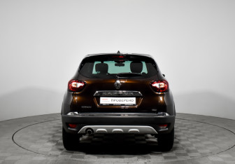 Подержанный автомобиль Renault Kaptur 2017 года (6 фото)