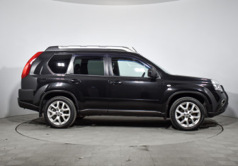 Подержанный автомобиль Nissan X-Trail 2012 года (4 фото)