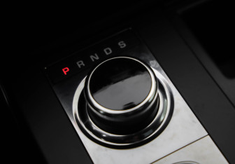 Подержанный автомобиль Land Rover Discovery 2018 года (22 фото)