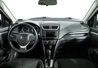 Подержанный автомобиль Suzuki Swift Hatchback 2011 года (13 фото)