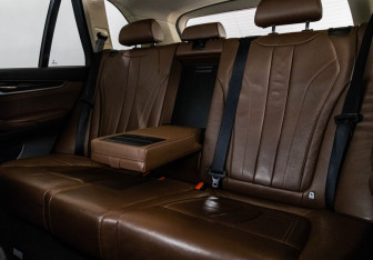 Подержанный автомобиль BMW X5 2015 года (27 фото)