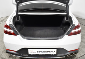 Подержанный автомобиль Genesis G70 2022 года (19 фото)