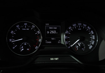 Подержанный автомобиль Skoda Octavia Liftback 2016 года (12 фото)