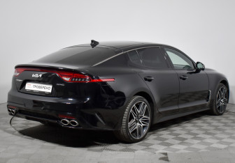 Подержанный автомобиль Kia Stinger 2023 года (5 фото)