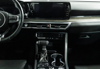 Подержанный автомобиль Kia K5 2021 года (14 фото)