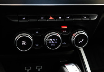 Подержанный автомобиль Renault Arkana 2021 года (16 фото)