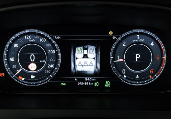 Подержанный автомобиль Jaguar E-Pace 2018 года (12 фото)