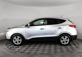 Подержанный автомобиль Hyundai ix35 2010 года (8 фото)
