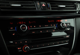 Подержанный автомобиль BMW X6 2015 года (20 фото)