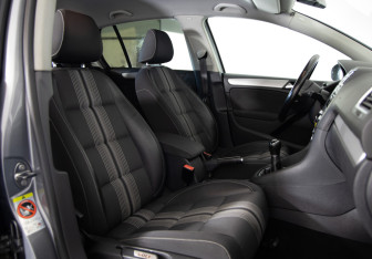 Подержанный автомобиль Volkswagen Golf Hatchback 2012 года (9 фото)