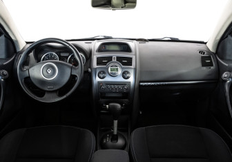 Подержанный автомобиль Renault Megane Sedan 2008 года (10 фото)