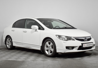 Подержанный автомобиль Honda Civic Sedan 2011 года (3 фото)