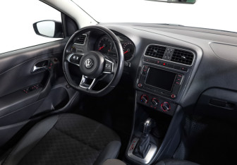 Подержанный автомобиль Volkswagen Polo Sedan 2018 года (9 фото)