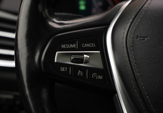 Подержанный автомобиль BMW X5 2018 года (16 фото)