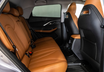 Подержанный автомобиль Omoda C5 2024 года (31 фото)