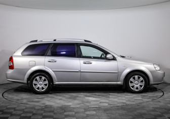 Подержанный автомобиль Chevrolet Lacetti Wagon 2007 года (4 фото)