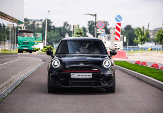 Подержанный автомобиль MINI Hatch 2020 года (4 фото)