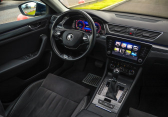 Подержанный автомобиль Skoda Superb Liftback 2022 года (10 фото)