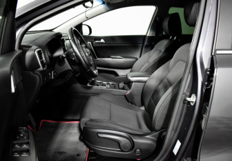 Подержанный автомобиль Kia Sportage 2017 года (10 фото)