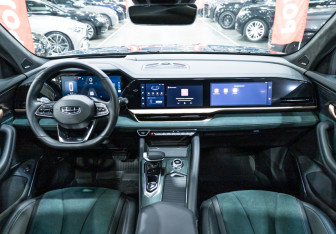 Подержанный автомобиль Geely Monjaro 2023 года (15 фото)