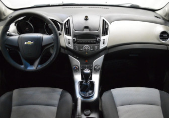 Подержанный автомобиль Chevrolet Cruze Sedan 2013 года (14 фото)
