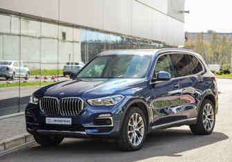 Подержанный автомобиль BMW X5 2020 года (3 фото)