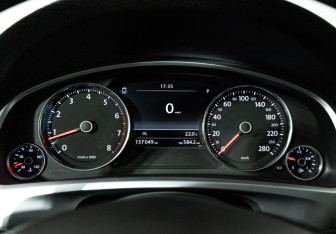 Подержанный автомобиль Volkswagen Touareg 2013 года (13 фото)